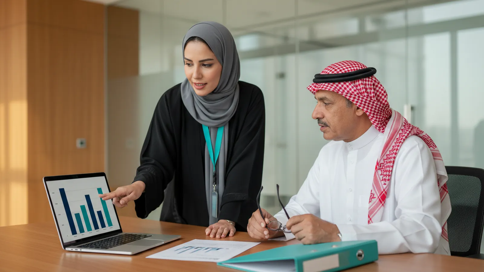 محاسبة تعرض على صاحب شركة ملخص الوضع المالي الشهري